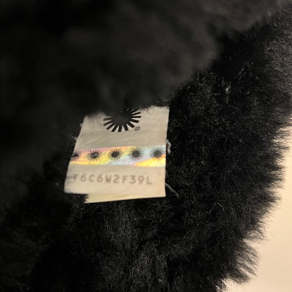 UGG MINI Bailey Button II BLACK water resistant boots size 8 - Picture 6 of 6